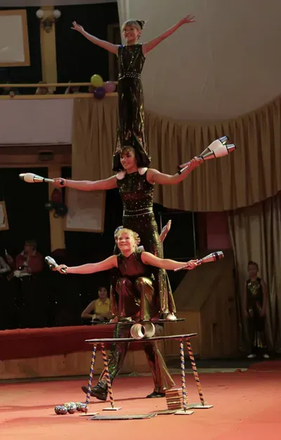 молодые жонглёры