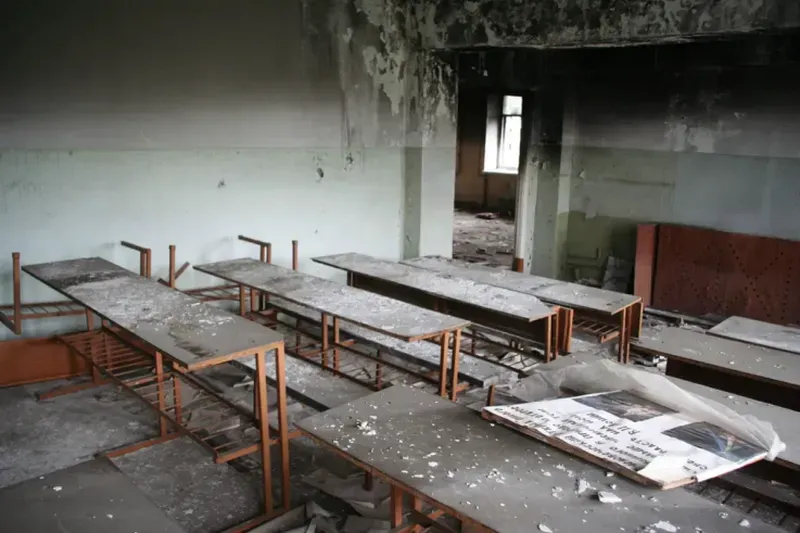 Заброшенная школа.