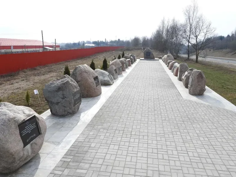 Аллея партизанской славы. Посвящена партизанским отрядам Смоленской области, созданным НКВД СССР 1941 — 1943.