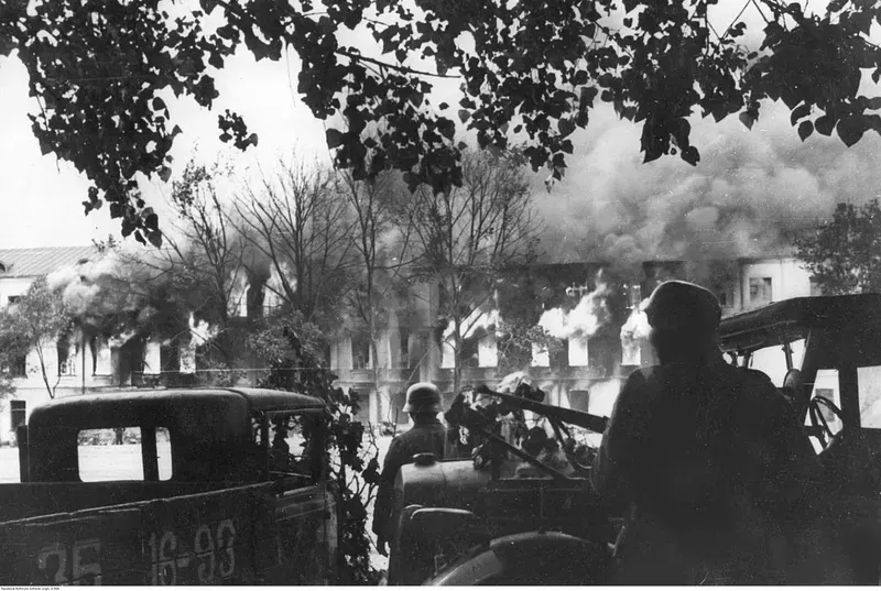 Немецкие солдаты в Смоленске, июль 1941 года.