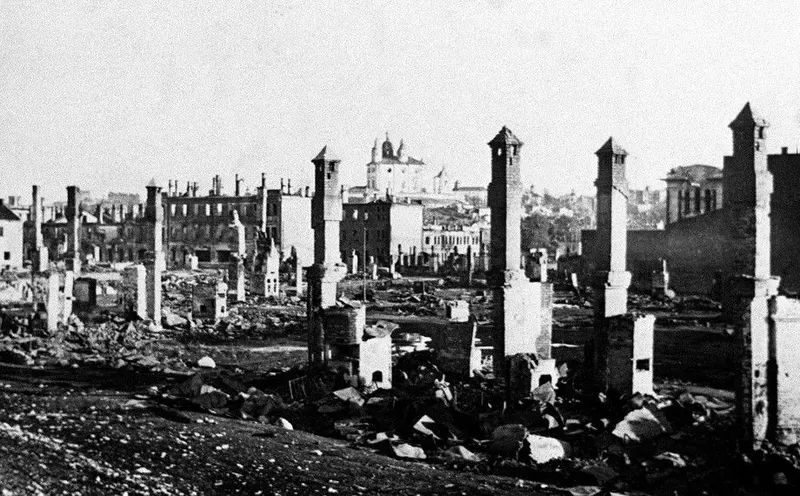 Разрушенные здания.