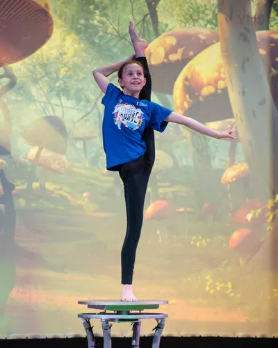 Полина Булыгина вертикальный шпагат в Орлёнке