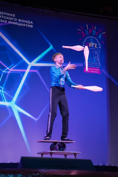 Жонглирование на катушках.