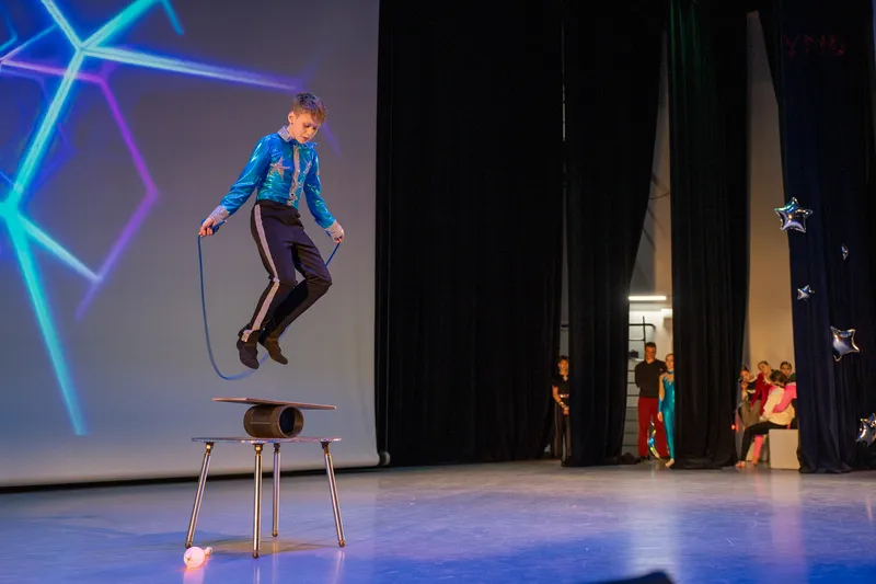 Михаил на сцене Орлёнка