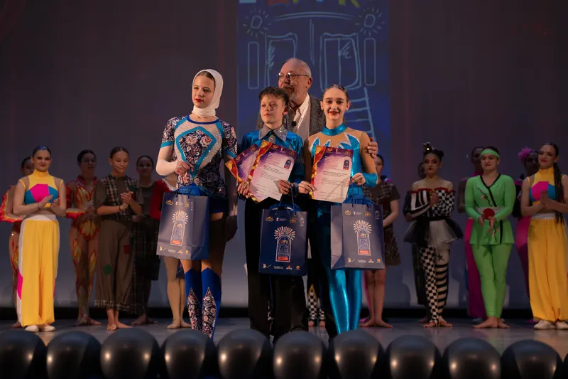 Дружинин Михаил, Образцовая цирковая студия «Кураж», Эквилибр на катушках «Космос», г. Белогорск, Амурская область.