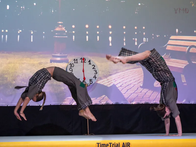 Выступление «Истока» на сцене Орлёнка