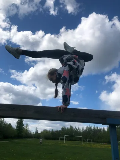 Эвелина Минакова. Стойка на руках