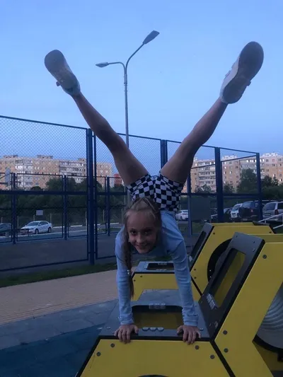 Эвелина снова стоит на руках