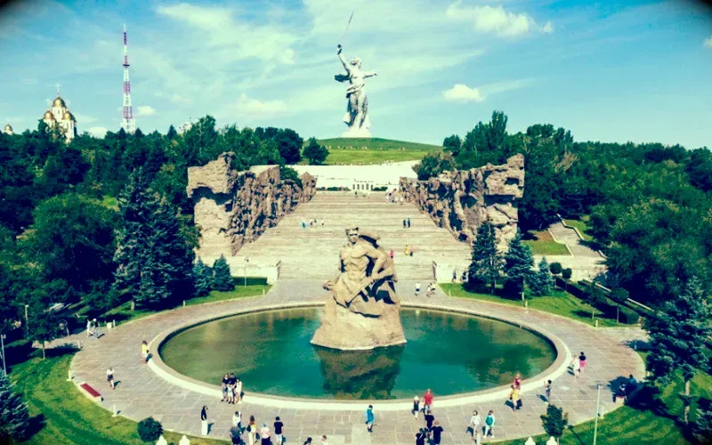 Мемориальный комплекс на месте сражений на Мамаевом кургане.