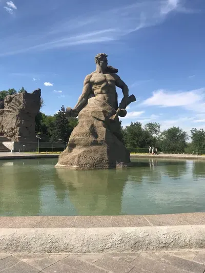 Скульптура «Стоять насмерть»