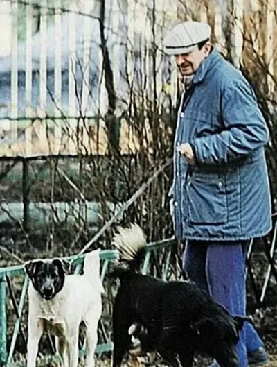 Георгий Вицин с собаками